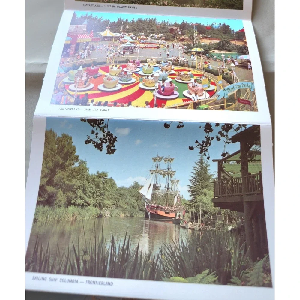 Vintage Disneyland 26 Scenes Postcard Booklet Walt Disney America Sings Souvenir